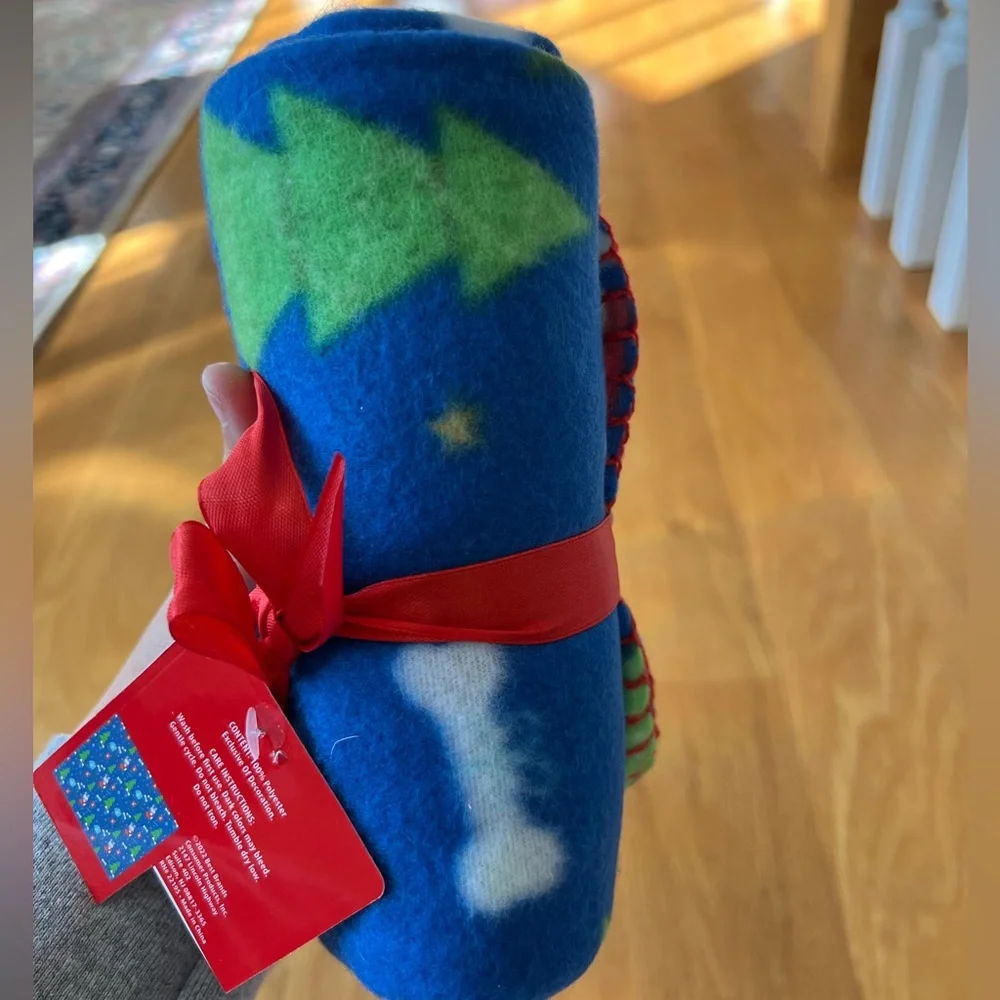 NWT pet throw!